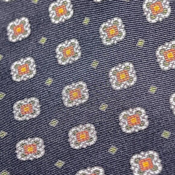 Roundtree & Yorke - Men's Tie Black w/Green & Orange Geometric Shapes 100% Silk - Picture 4 of 7